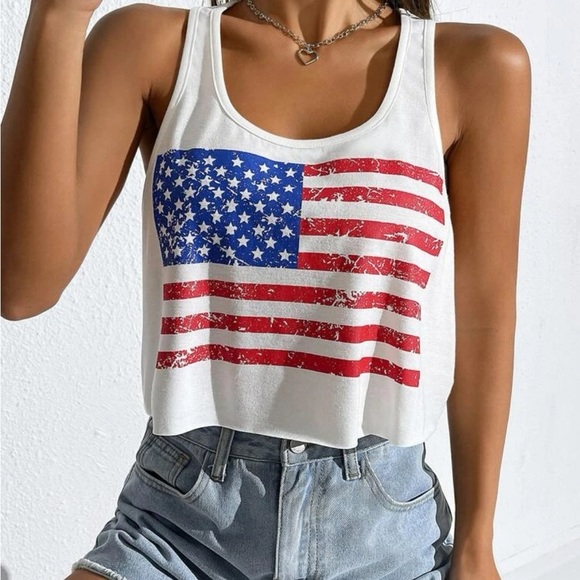New USA 🇺🇸 GRAPHIC print sleeveless crop top - Picture 2 of 6